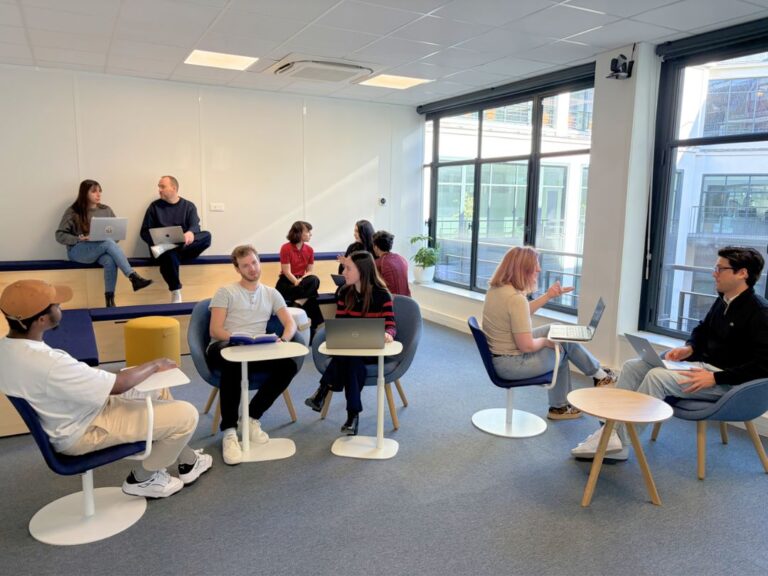 réunion-en-salle-par-groupes